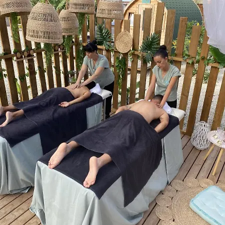Nashira Hot Tub Piscina Y Jardin 아파트 Buzanada