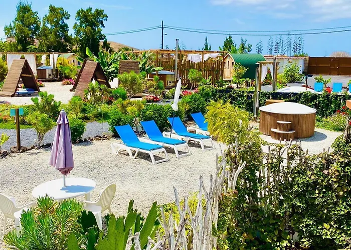 Nashira Hot Tub Piscina Y Jardin 아파트 Buzanada